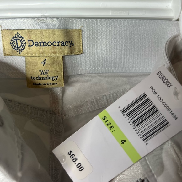 NEW W/TAGS DEMOCRACY CAMOUFLAGE PRINT JEANS 🤍 - Picture 3 of 3